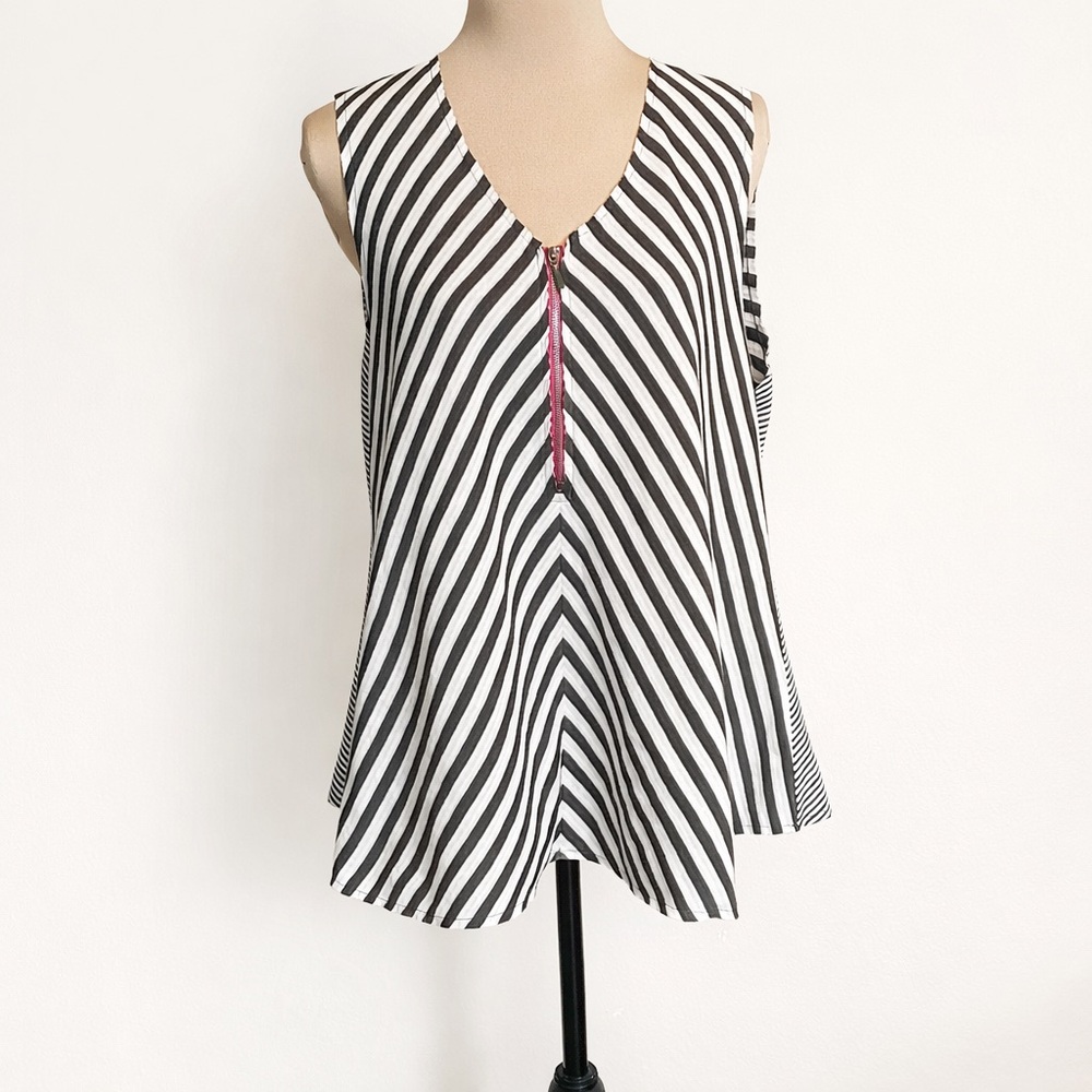 Cousin Earl Striped Sleeveless Top L Black White Zip Front Tank Blouse
